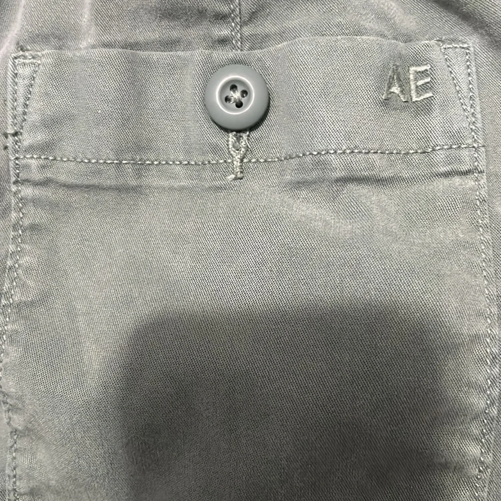 American Eagle Mid-Rise Baggy Wide Leg Women’s Cargo Pant - Picture 4 of 8